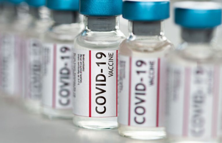 Pfizer apresenta pedido de vacina mais forte contra variante Ômicron
