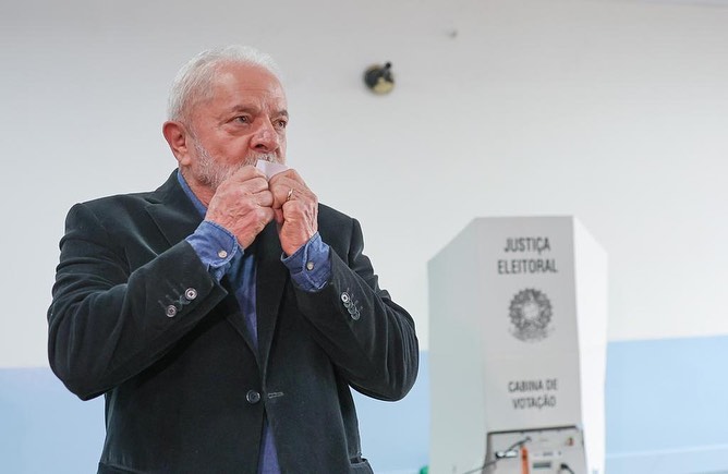 Lula vence na Austrália e Nova Zelândia, apontam boletins de urna