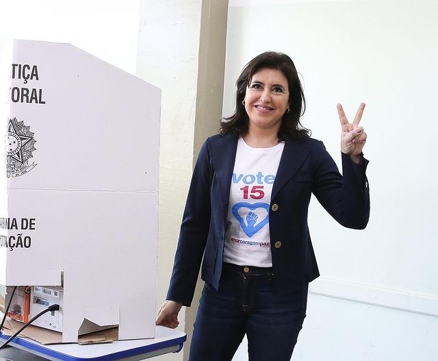 Simone Tebet diz que eleitor dará ‘voto no escuro’ e critica polarização