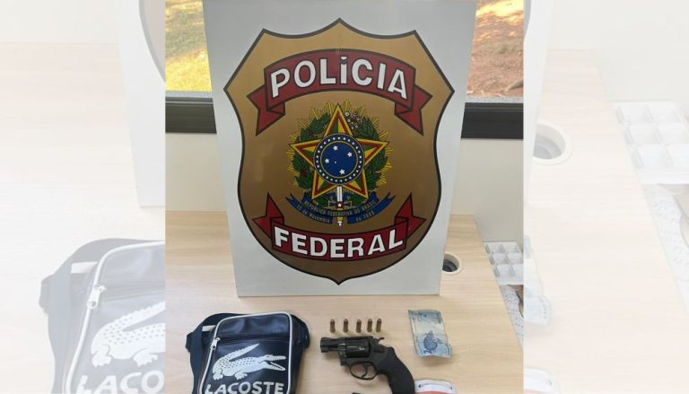 Homem é flagrado com arma entregando santinhos no ES