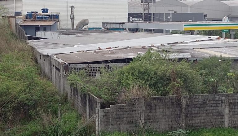 Ladrões abrem buraco na parede e invadem fábrica de filtros em Vila Velha