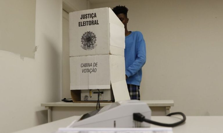 Eleitor que não votou no primeiro turno pode votar no segundo?