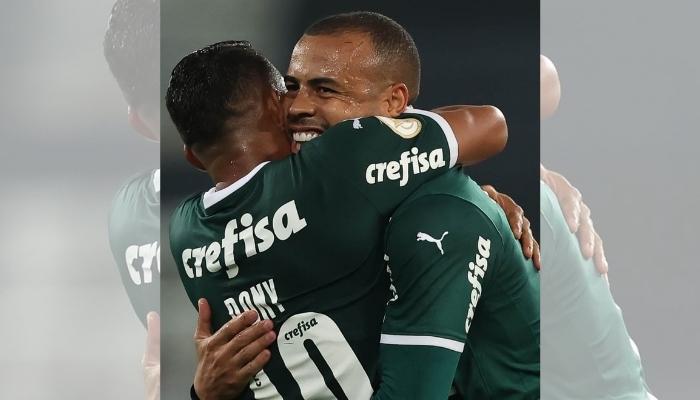 Palmeiras vence Botafogo com um a menos e abre dez pontos de vantagem na ponta