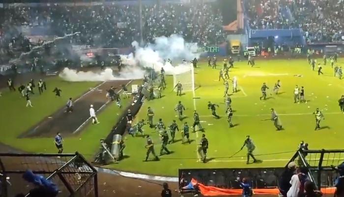 Indonésia afasta nove policiais após tumulto que matou mais de 130 em estádio