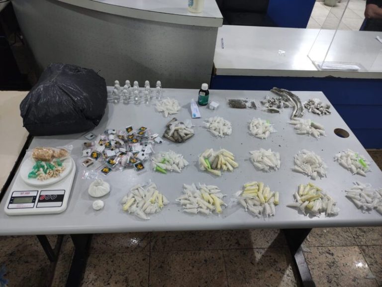 Drogas são apreendidas e cinco homens são detidos em Vitória
