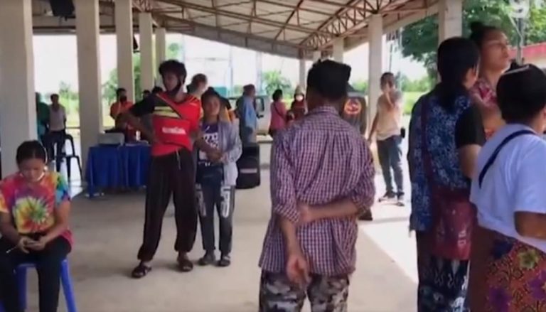Ex-policial mata 22 crianças e 12 adultos em creche na Tailândia