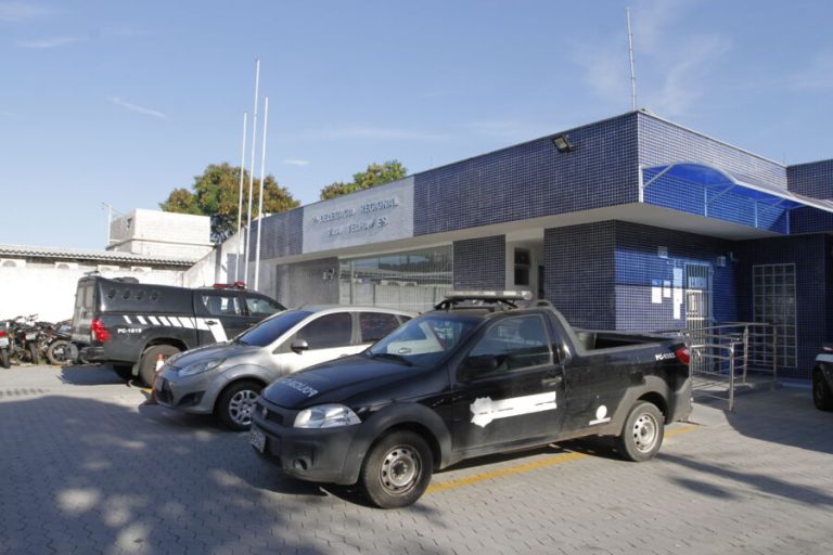Idoso é preso por racismo após ofender funcionários de loja de shopping no ES