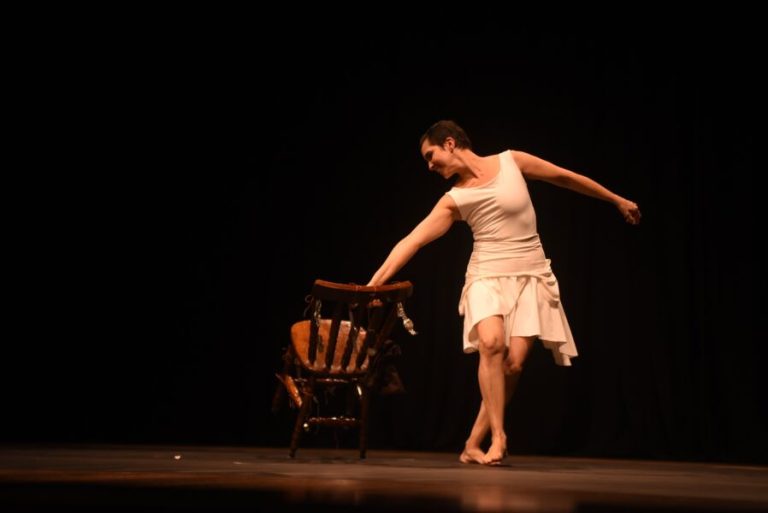 Bailarina conta nos palcos como venceu o câncer