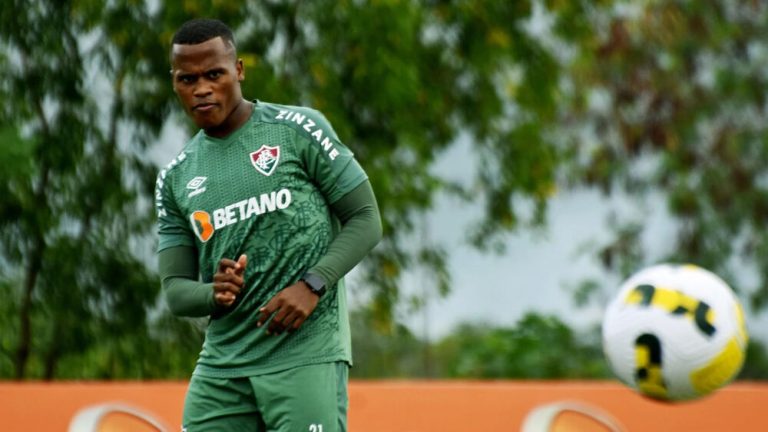 Fluminense paga e vira dono de 50% de atleta colombiano
