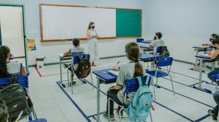 Brasil tem queda de formação de professores das principais disciplinas escolares