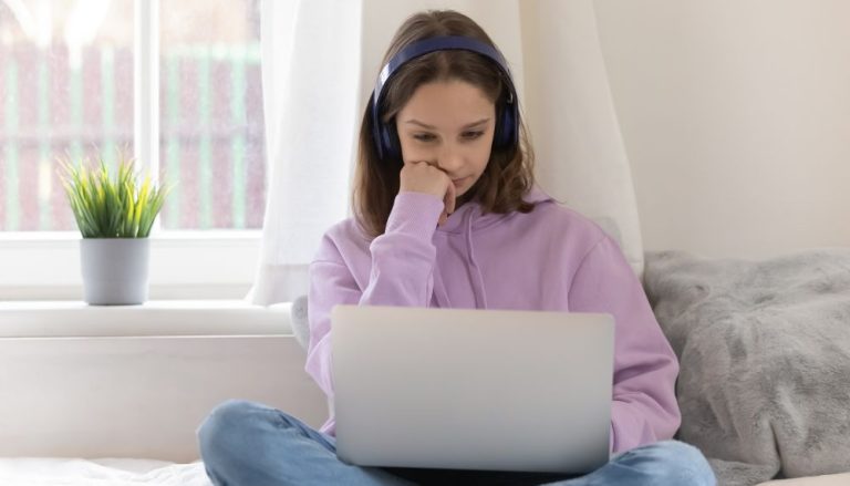 Especialistas dizem como evitar que filhos vivam a “geração do quarto”