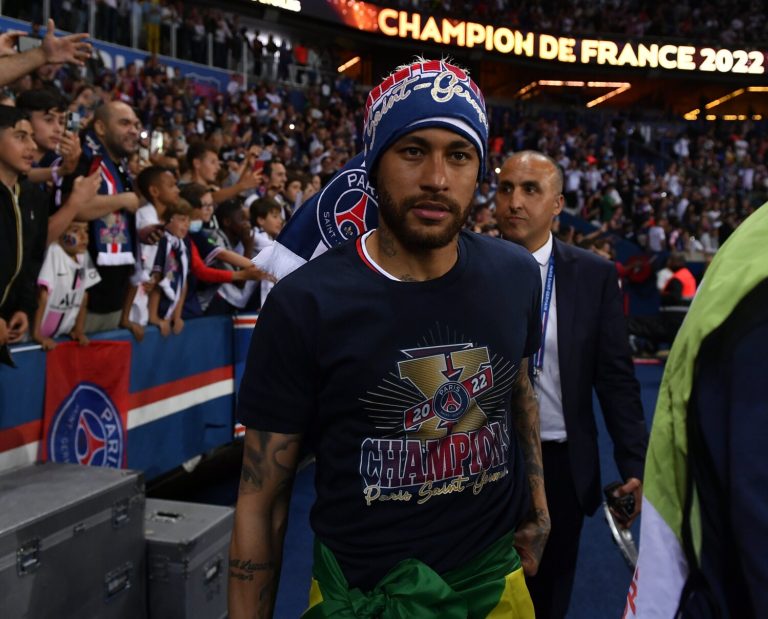 Neymar tem depoimento na Espanha antecipado para esta terça-feira