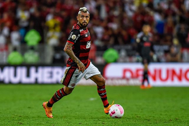 Vidal é confirmado no Flamengo para final da Copa do Brasil com o Corinthians