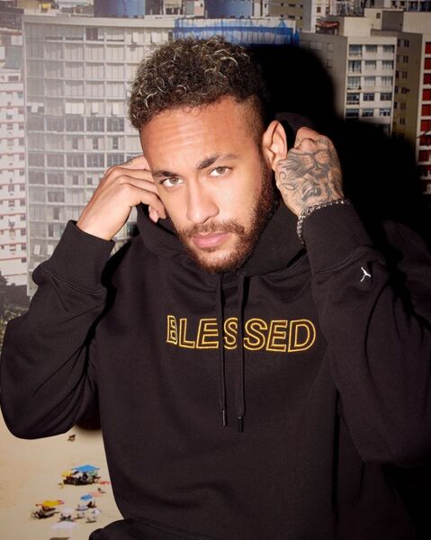 Neymar diz em julgamento que assinava os documentos solicitados pelo pai
