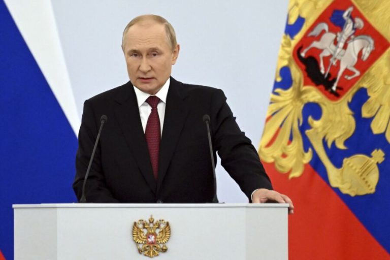 Putin declara lei marcial em áreas anexadas e alerta máximo na Rússia
