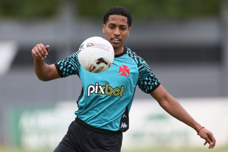 Miranda exalta retorno ao Vasco após ser suspenso