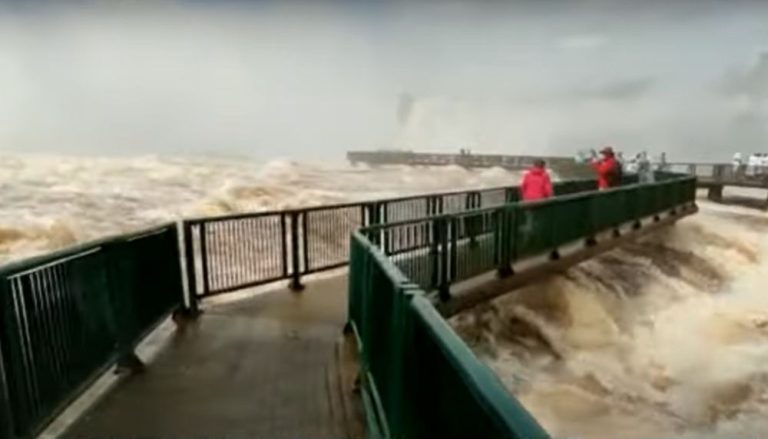 Corpo é achado nas Cataratas do Iguaçu; polícia apura se homem fazia selfie