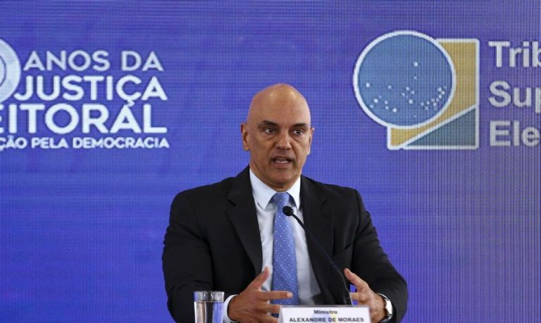 Desinformação está um desastre neste 2º turno, diz Moraes