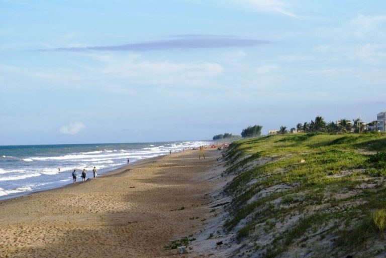 Turista desaparece ao entrar no mar em praia do ES