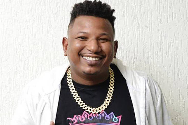 Cantor de pagode é morto a tiros após urinar em muro
