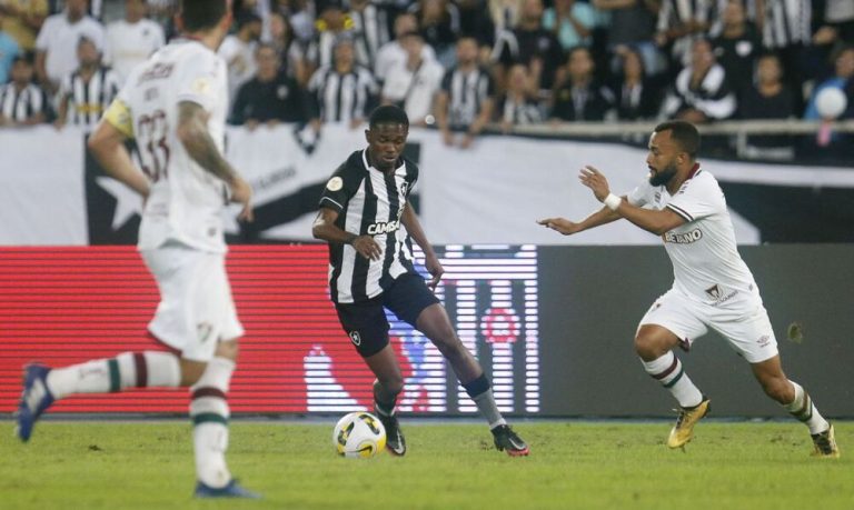 Fluminense e Botafogo se enfrentam de olho em vaga na Libertadores