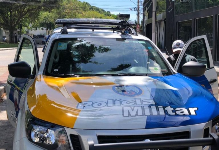 PM de folga flagra assalto a motorista e troca tiros com criminosos