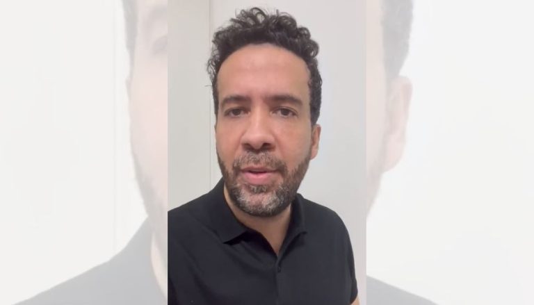 TSE remove posts de Janones que ligam Bolsonaro a Roberto Jefferson