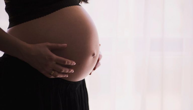 Aumentam casos de grávidas que vão à Justiça pedir pensão