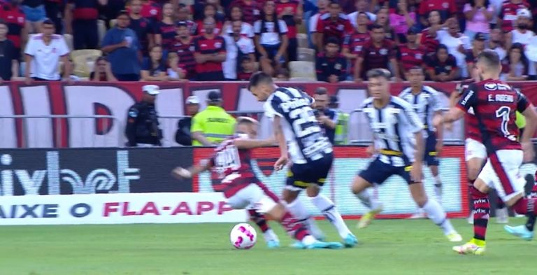 CBF divulga diálogo com revisão de pênalti não marcado em Fla x Santos