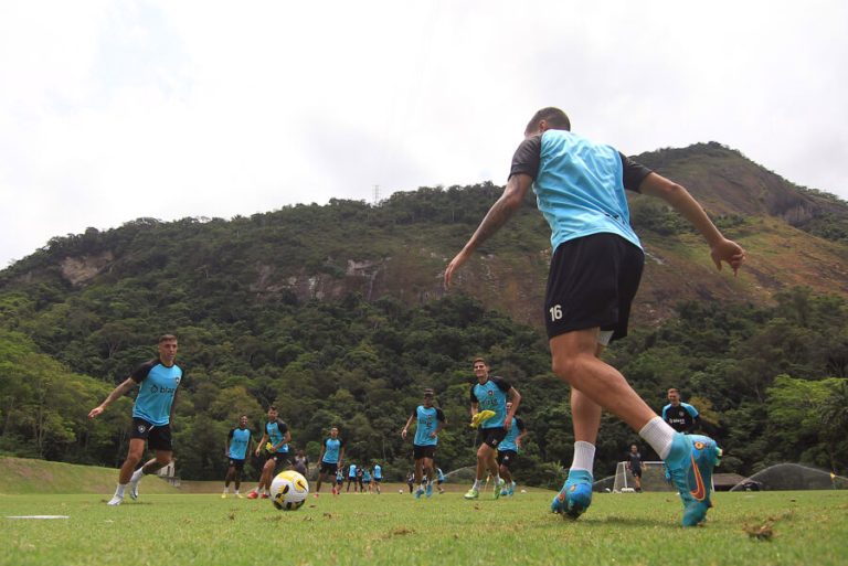 Botafogo tenta voltar a vencer diante do Bragantino nesta quarta