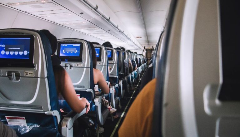 Médicos alertam para o perigo de viajar após cirurgia plástica