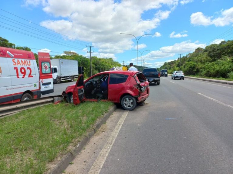 Acidente com três veículos deixa uma pessoa ferida na Rodovia do Sol
