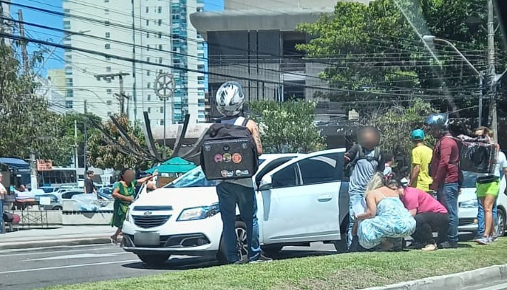 Homem morre atropelado ao tentar atravessar avenida em Vitória