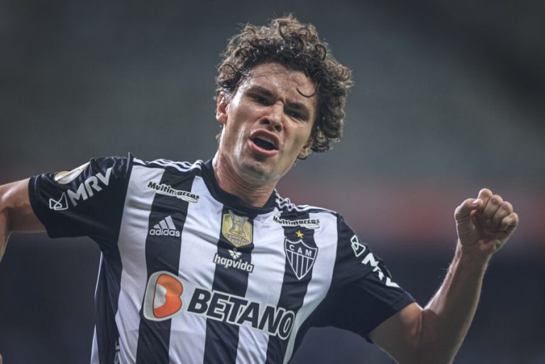 Galo cola no G-6 e rebaixa Juventude com vitória apertada no Mineirão