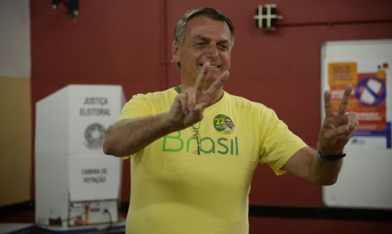 Bolsonaro vota logo cedo no Rio de Janeiro e afirma: ‘expectativa é de vitória’