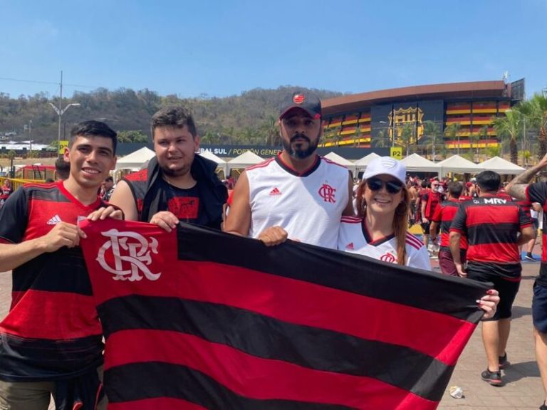 Capixabas enfrentam viagem de carro, avião, van e 8 dias para assistir Flamengo
