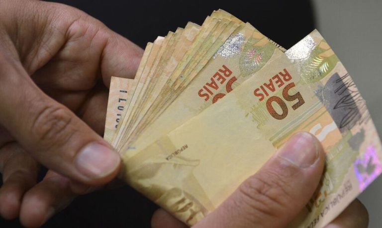 Receita paga nesta segunda restituições para mais de 470 mil contribuintes