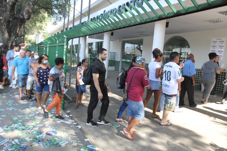 Eleitores capixabas iniciam votação no ES