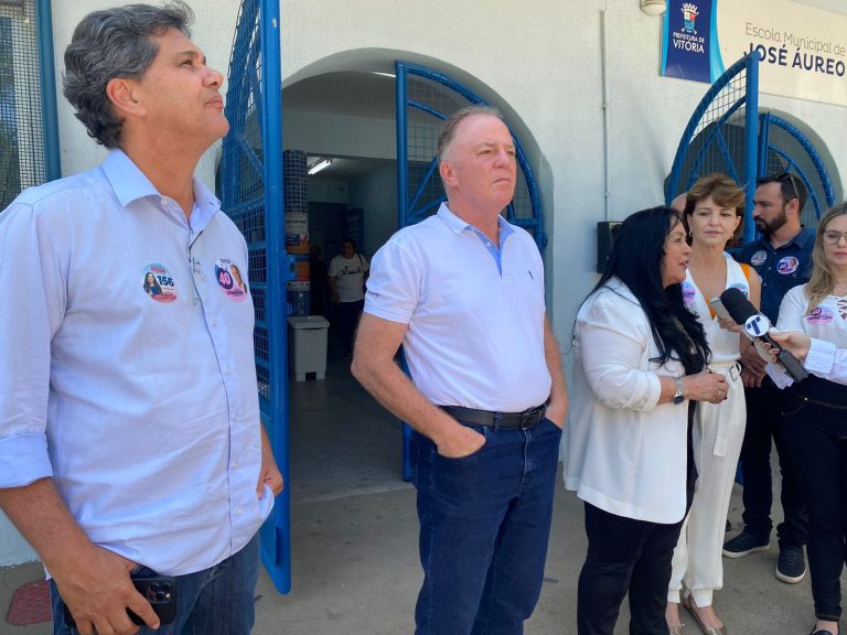 Ricardo Ferraço vota ao lado de Casagrande e Rose
