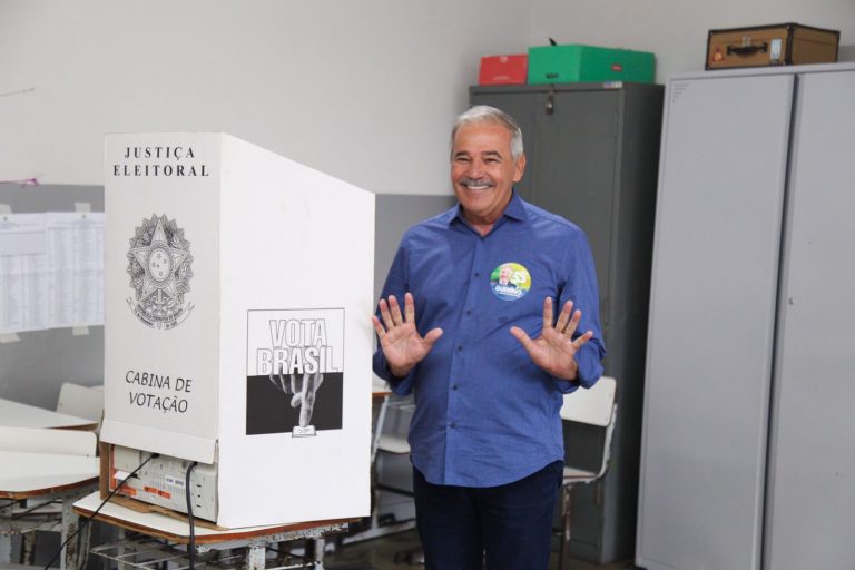 Guerino Zanon vota em Linhares: “Somos a mudança segura”