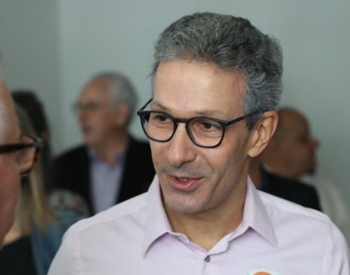 Romeu Zema vota em Araxá (MG) e se diz confiante na reeleição