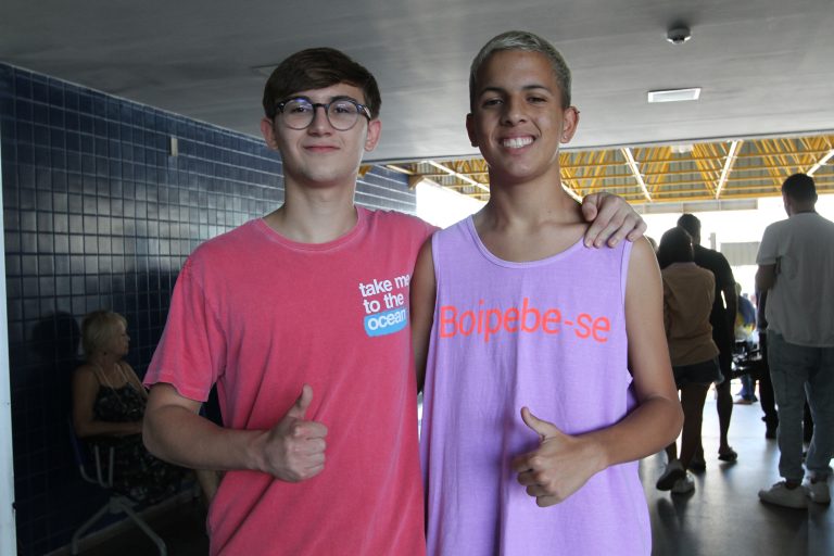 Jovens votam pela primeira vez e falam sobre importância de exercer esse direito
