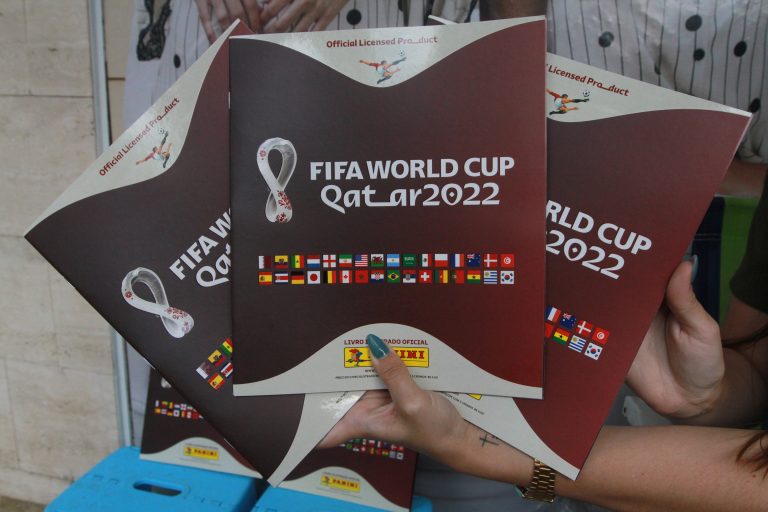 Leitores de A Tribuna vão ganhar álbum e figurinhas da Copa