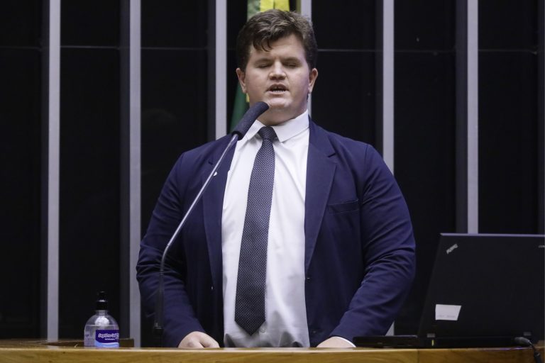Felipe Rigoni anuncia apoio a Casagrande no segundo turno