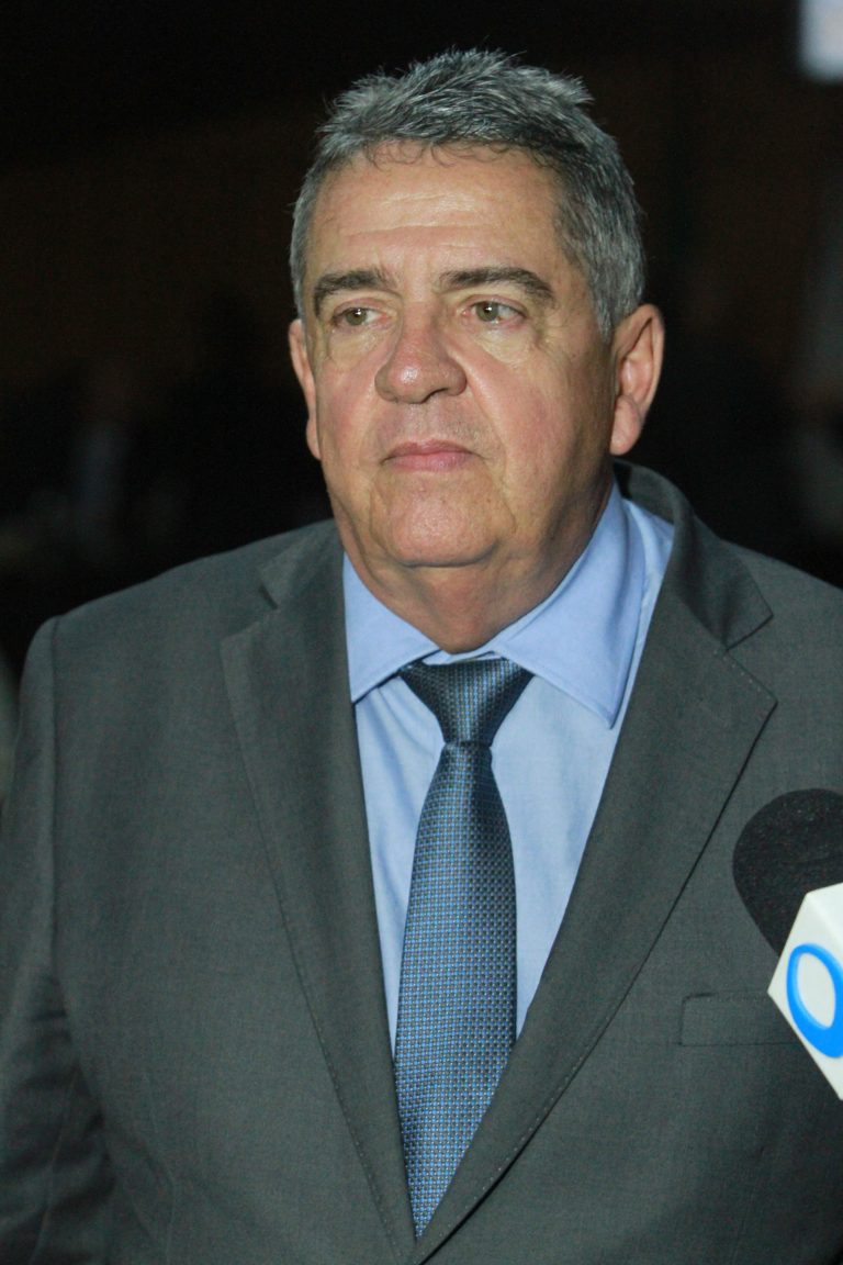 Mais jovens e idosos vão às urnas e menos eleitores faltam a votação