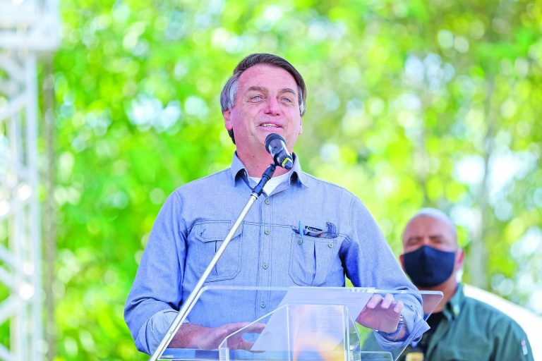 Em campanha, Bolsonaro promete anunciar 13º do Auxílio Brasil para mulheres