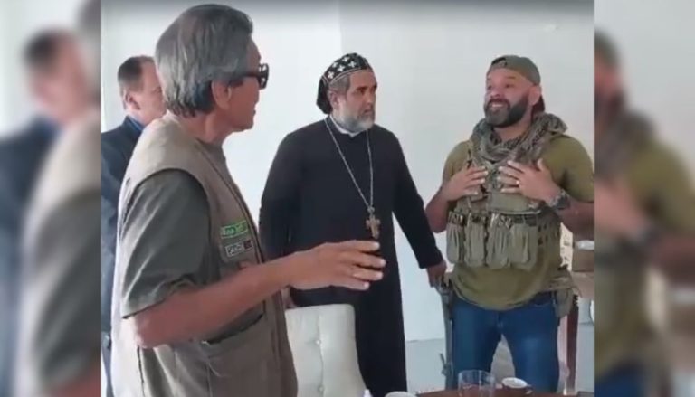 Vídeo mostra Roberto Jefferson conversando com negociador da PF dentro de casa