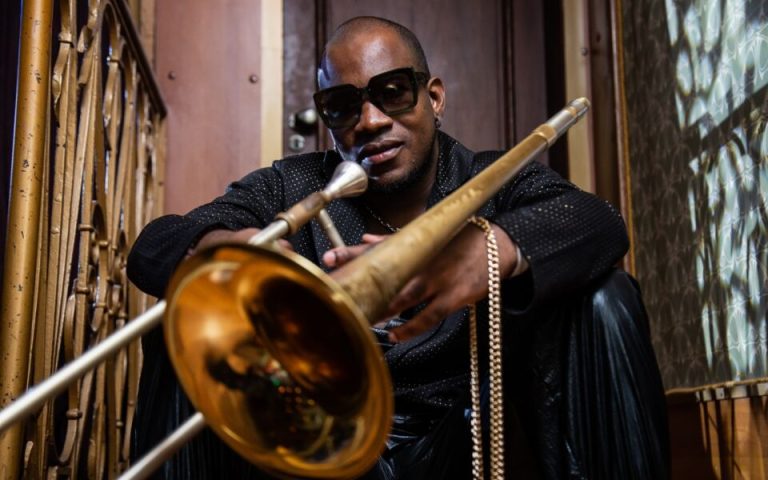 Distribuição de ingressos para festival de jazz gratuito