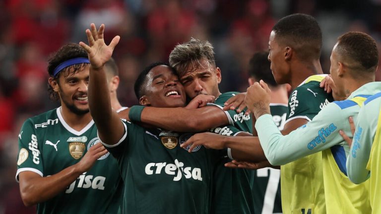 Mesmo sem entrar em campo, Palmeiras é campeão Brasileiro de 2022
