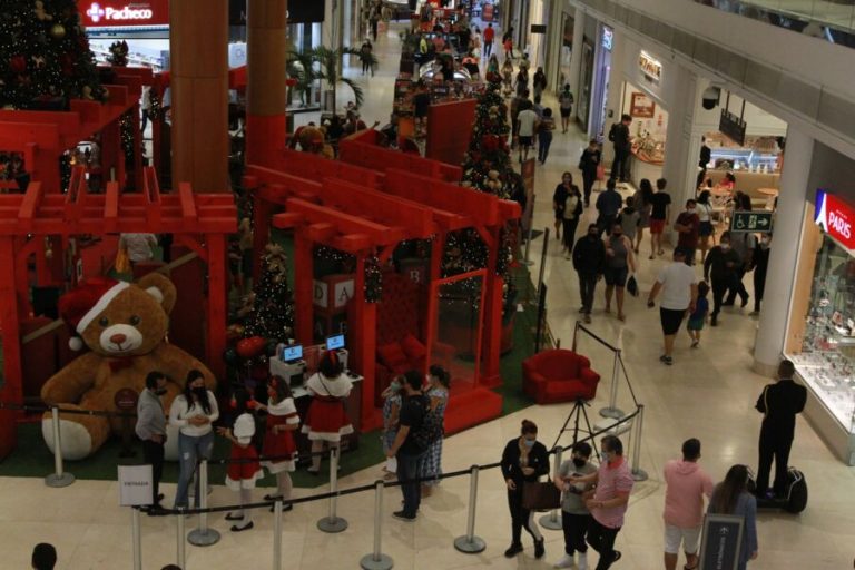 Lojas e bares vão contratar 5 mil para Black Friday, Copa e fim de ano
